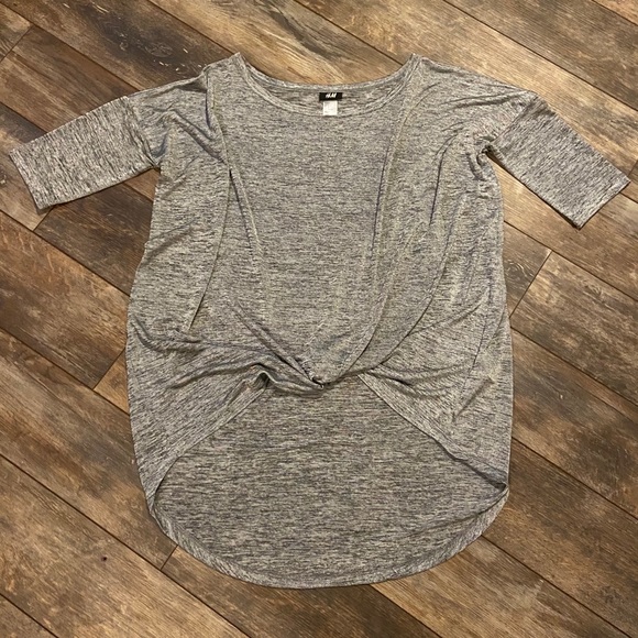 H&M oversized shimmer top - Picture 2 of 4